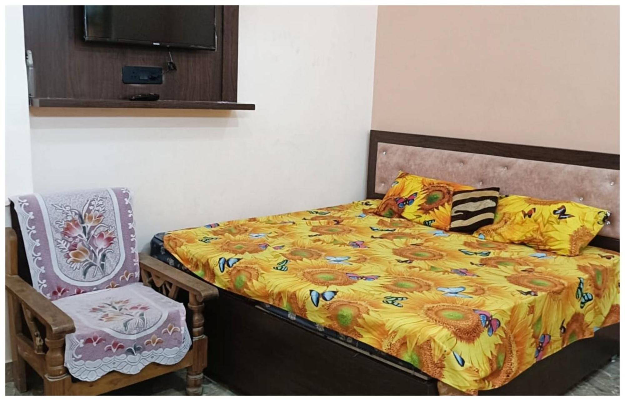 Hotel Aparna Grand Near Ram Janam Bhoomi And Temple - Fully Air Conditioned - Free Wifi Available - Best Budget Hotel In Ayodhya Экстерьер фото