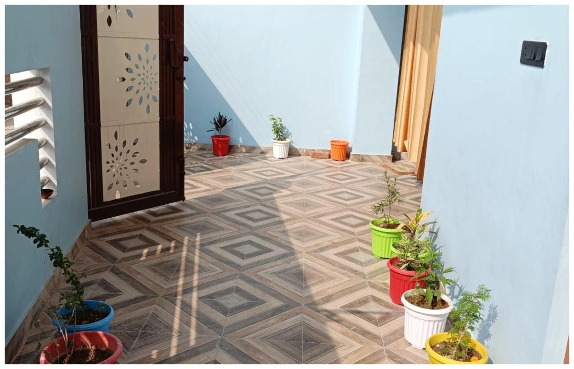 Hotel Aparna Grand Near Ram Janam Bhoomi And Temple - Fully Air Conditioned - Free Wifi Available - Best Budget Hotel In Ayodhya Экстерьер фото